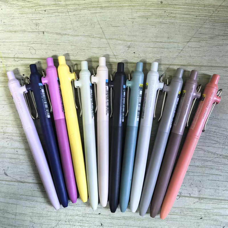 Office Tech Essentials - Penna Gel Uni-ball ZENTO 0.38mm/0.5mm, Design